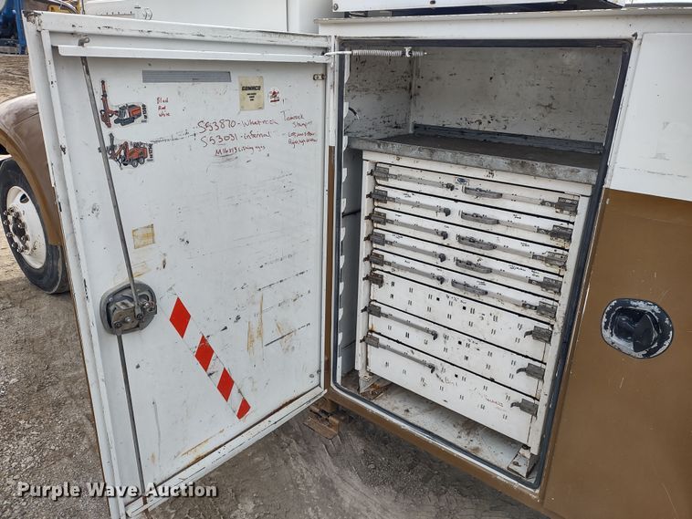 image for item DR8240 2006 Peterbilt 335 utility / service truck