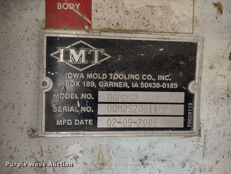 image for item DR8240 2006 Peterbilt 335 utility / service truck