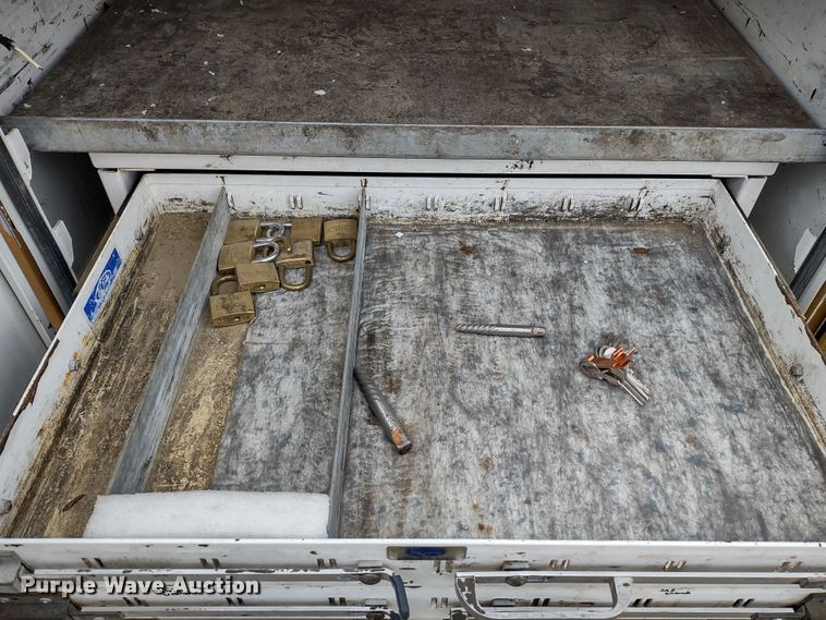 image for item DR8240 2006 Peterbilt 335 utility / service truck