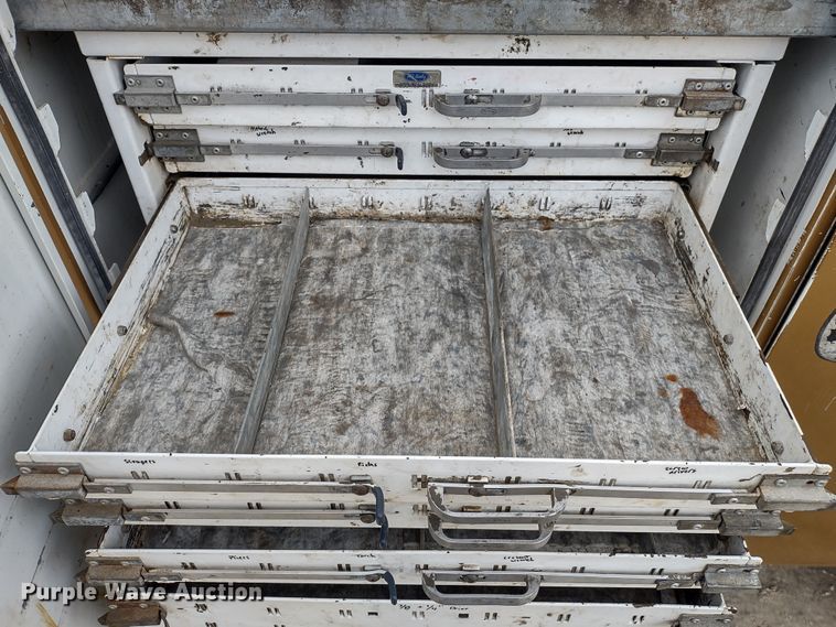 image for item DR8240 2006 Peterbilt 335 utility / service truck