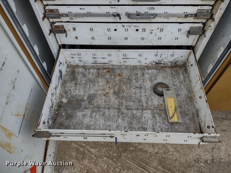 image for item DR8240 2006 Peterbilt 335 utility / service truck