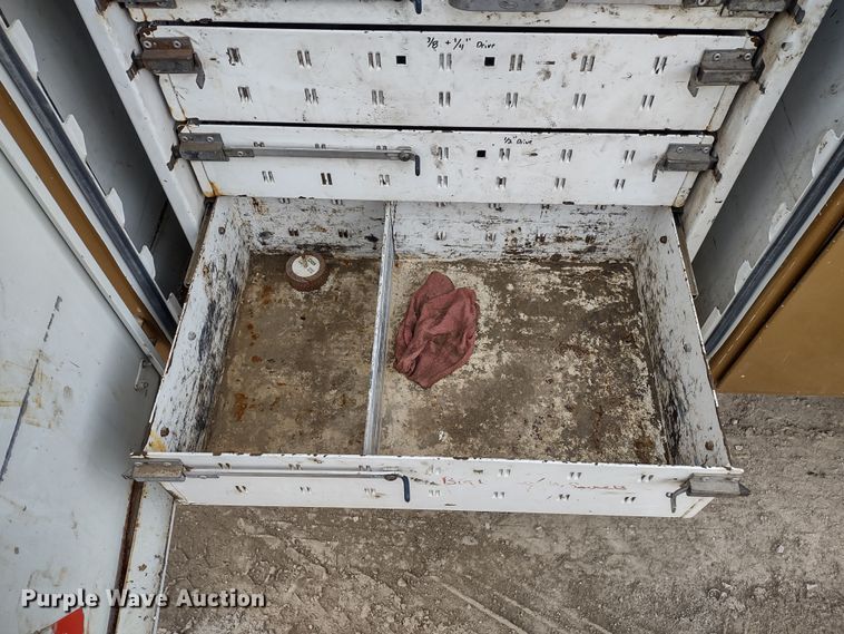 image for item DR8240 2006 Peterbilt 335 utility / service truck