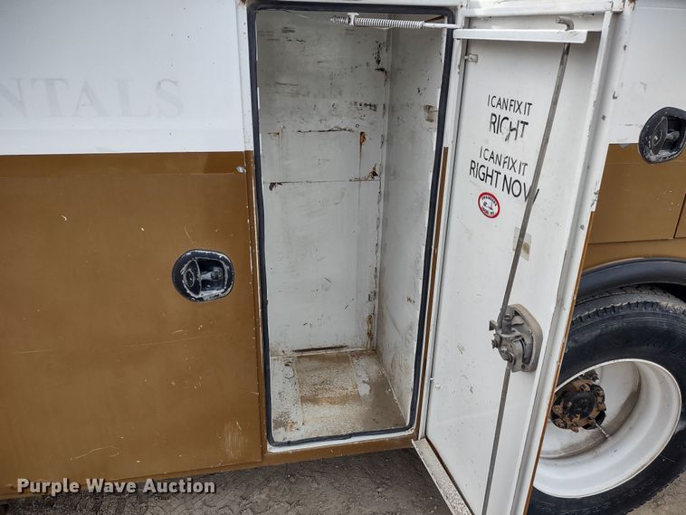 image for item DR8240 2006 Peterbilt 335 utility / service truck