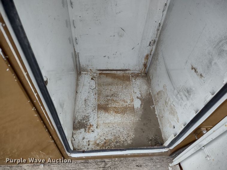 image for item DR8240 2006 Peterbilt 335 utility / service truck