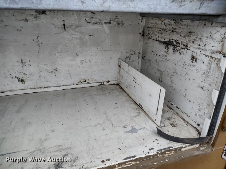 image for item DR8240 2006 Peterbilt 335 utility / service truck