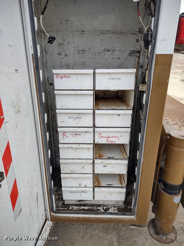 image for item DR8240 2006 Peterbilt 335 utility / service truck