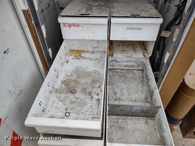 image for item DR8240 2006 Peterbilt 335 utility / service truck