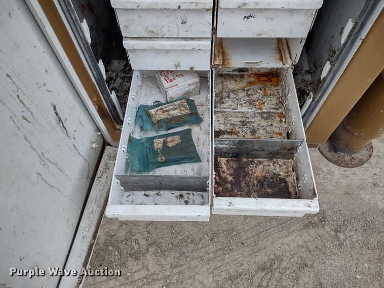 image for item DR8240 2006 Peterbilt 335 utility / service truck