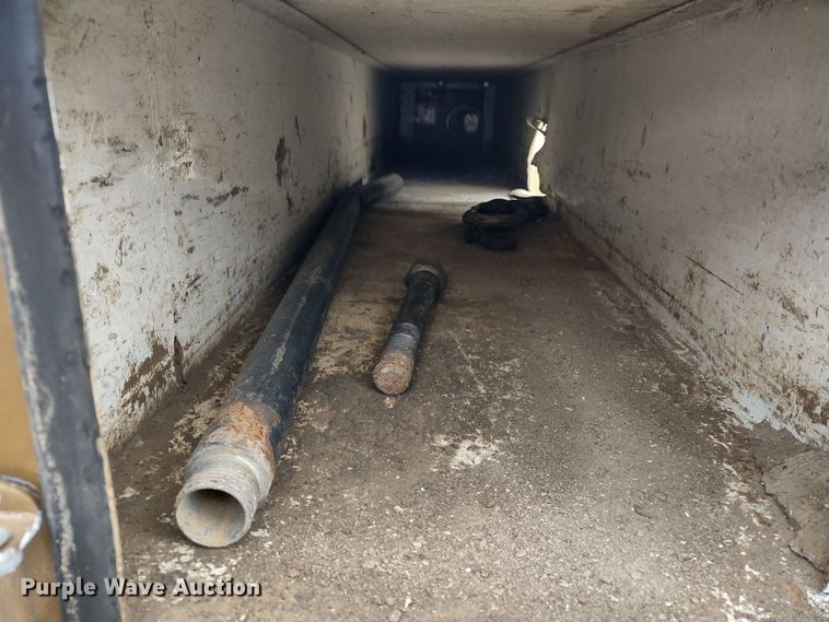 image for item DR8240 2006 Peterbilt 335 utility / service truck