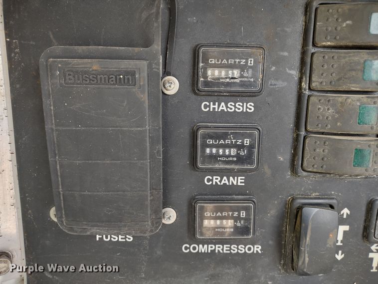 image for item DR8240 2006 Peterbilt 335 utility / service truck