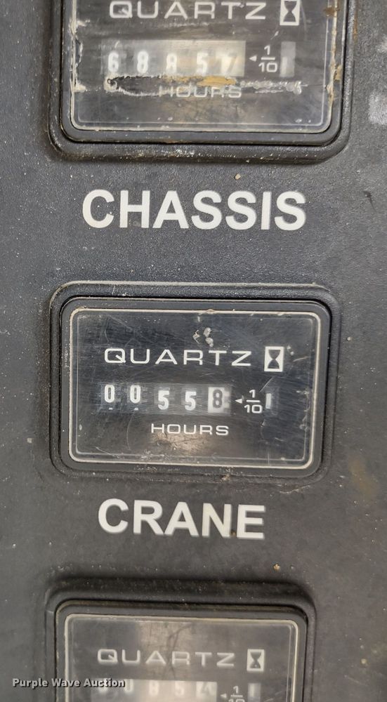 image for item DR8240 2006 Peterbilt 335 utility / service truck