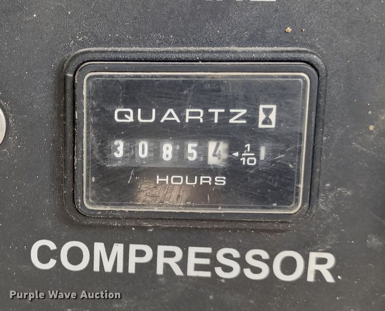 image for item DR8240 2006 Peterbilt 335 utility / service truck