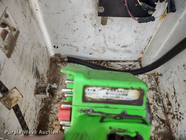 image for item DR8240 2006 Peterbilt 335 utility / service truck