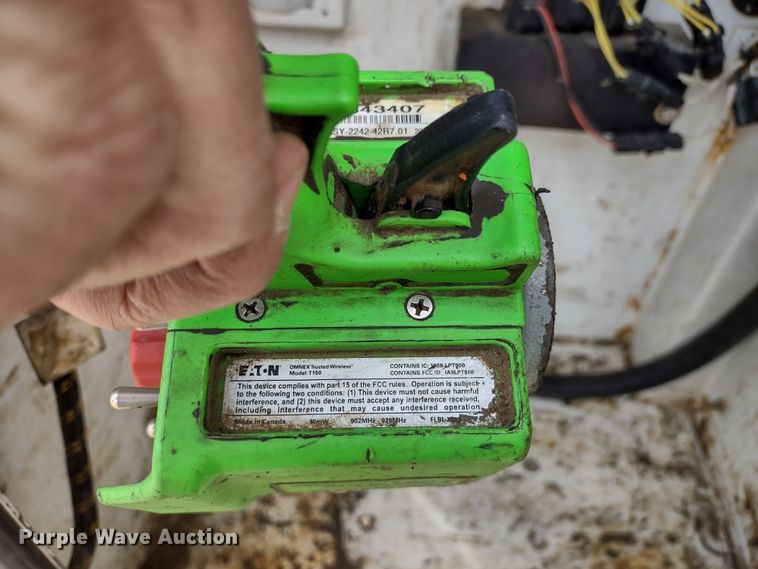 image for item DR8240 2006 Peterbilt 335 utility / service truck