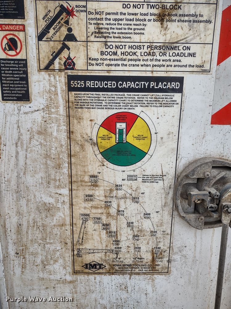 image for item DR8240 2006 Peterbilt 335 utility / service truck