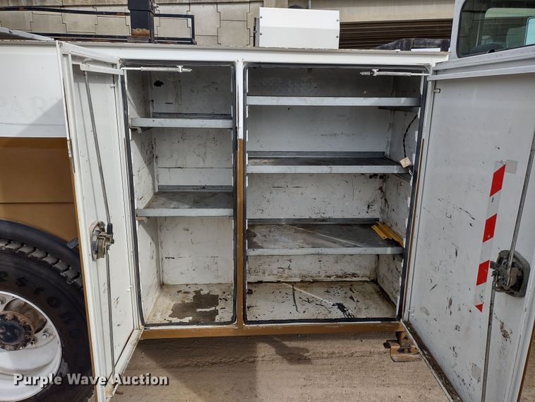 image for item DR8240 2006 Peterbilt 335 utility / service truck