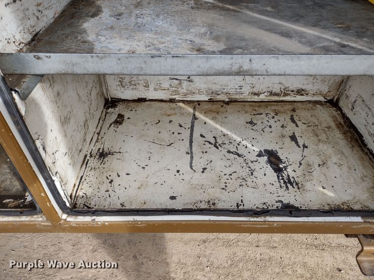 image for item DR8240 2006 Peterbilt 335 utility / service truck