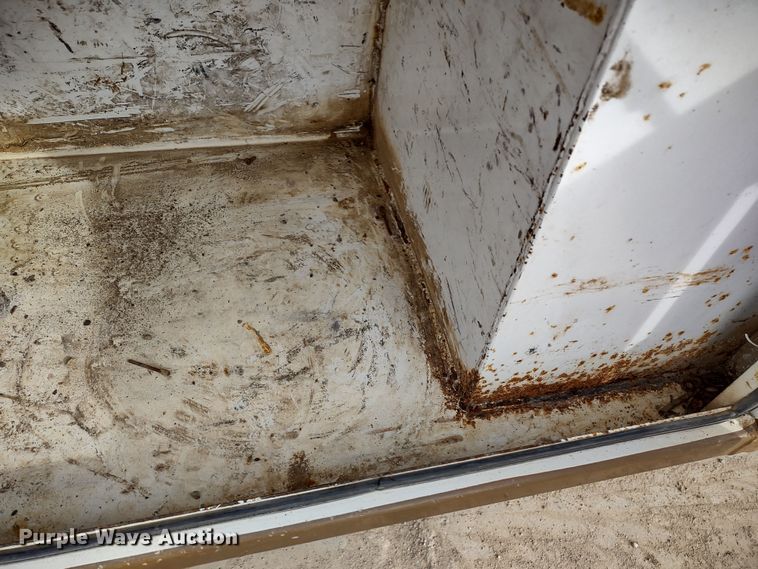 image for item DR8240 2006 Peterbilt 335 utility / service truck