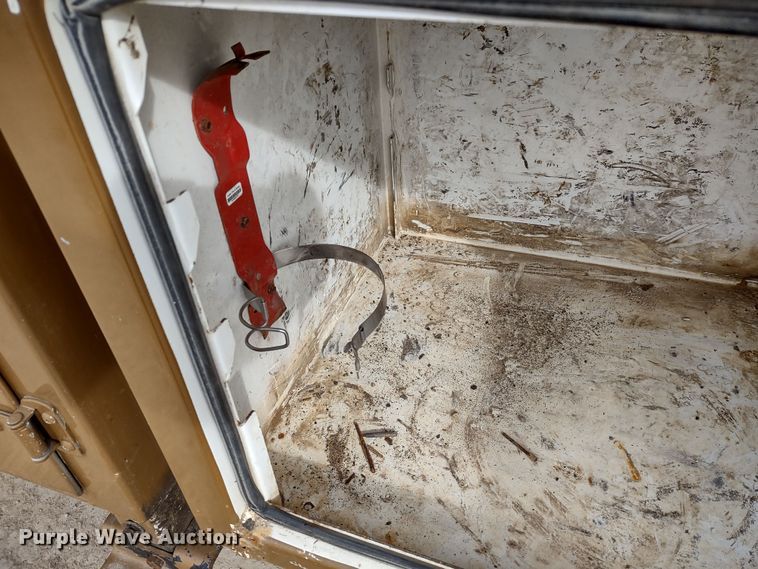 image for item DR8240 2006 Peterbilt 335 utility / service truck