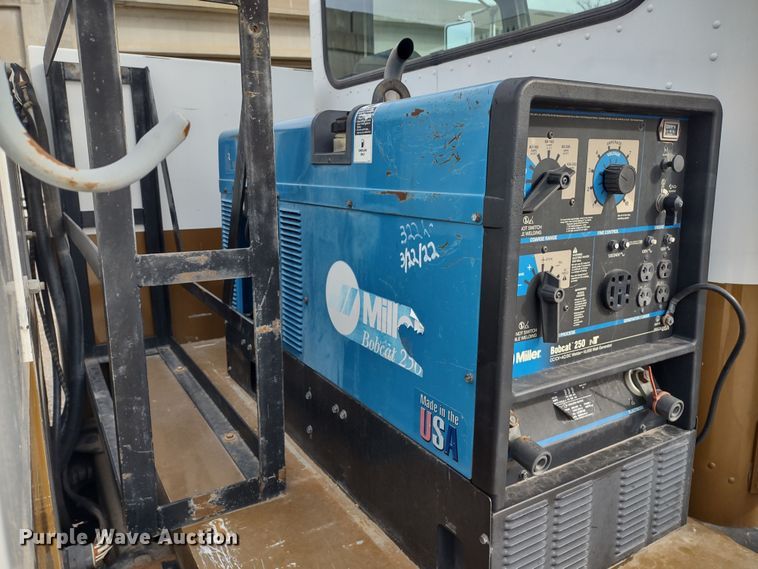 image for item DR8240 2006 Peterbilt 335 utility / service truck