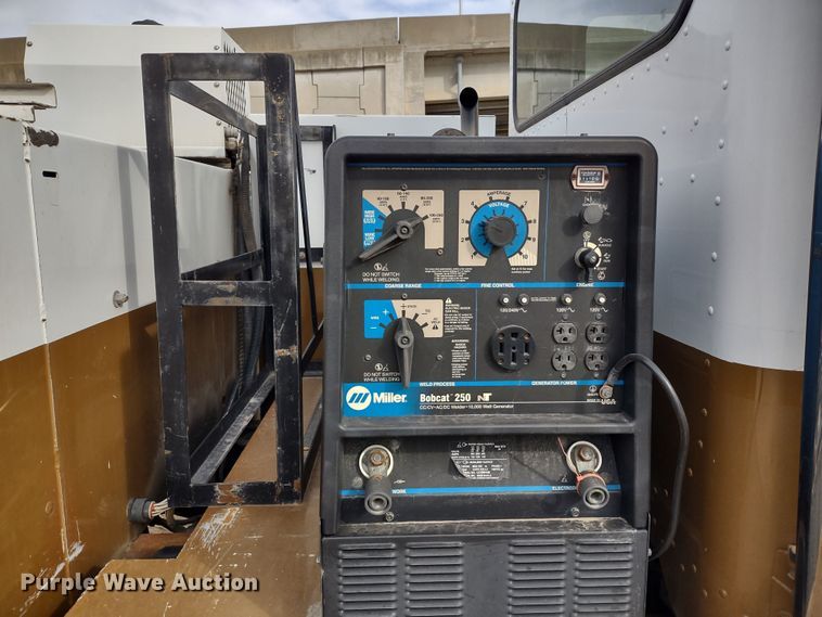 image for item DR8240 2006 Peterbilt 335 utility / service truck