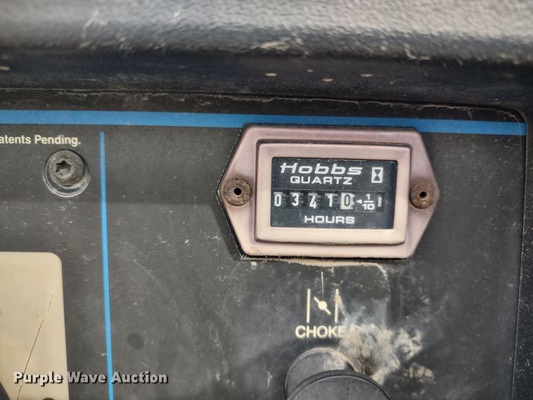 image for item DR8240 2006 Peterbilt 335 utility / service truck