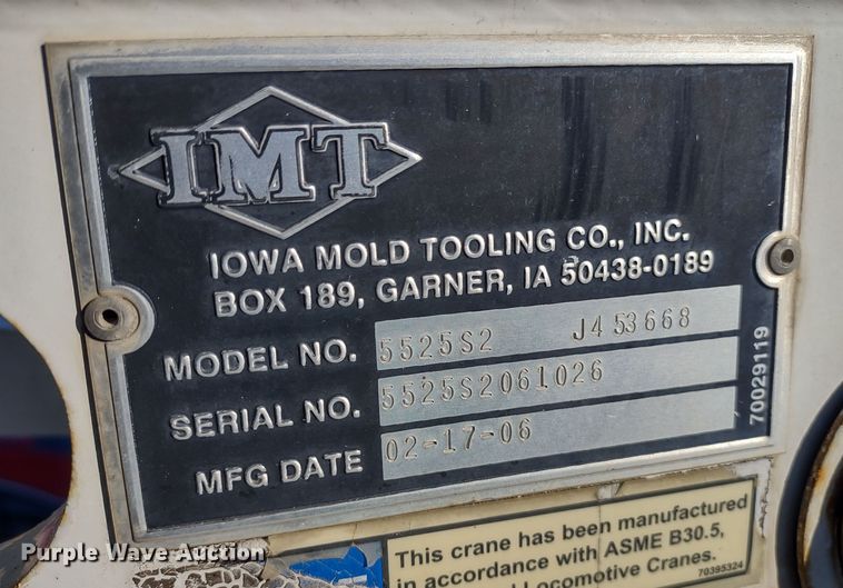 image for item DR8240 2006 Peterbilt 335 utility / service truck