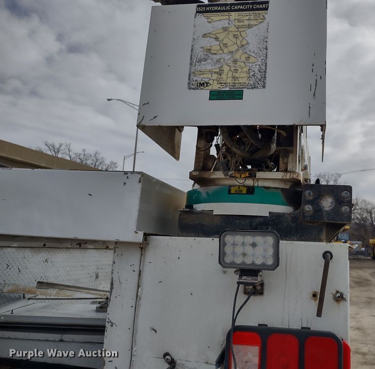 image for item DR8240 2006 Peterbilt 335 utility / service truck