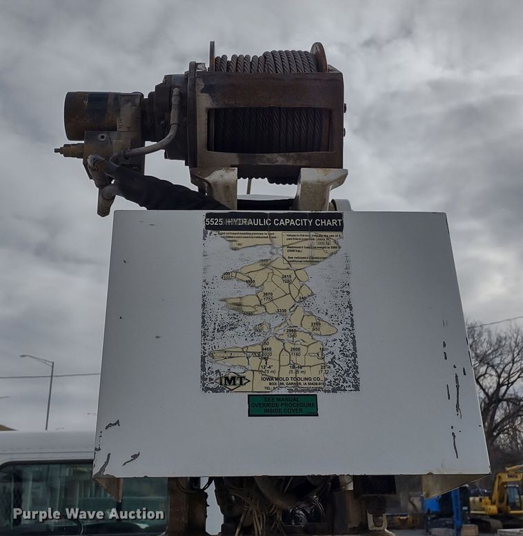 image for item DR8240 2006 Peterbilt 335 utility / service truck