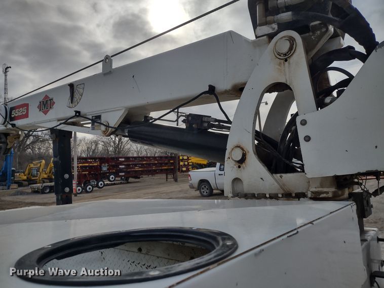 image for item DR8240 2006 Peterbilt 335 utility / service truck