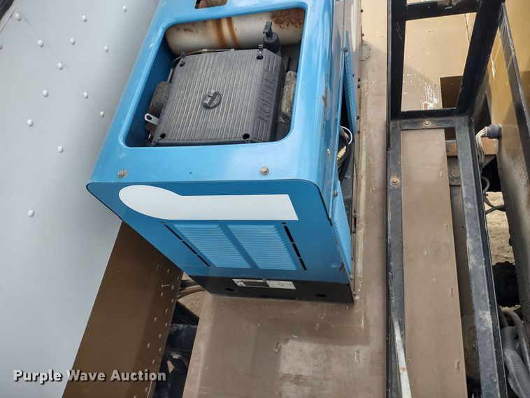 image for item DR8240 2006 Peterbilt 335 utility / service truck