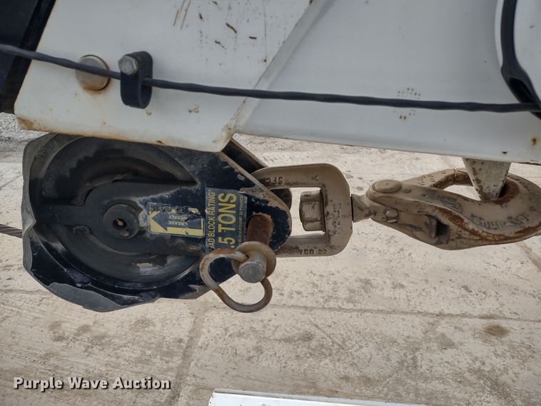 image for item DR8240 2006 Peterbilt 335 utility / service truck