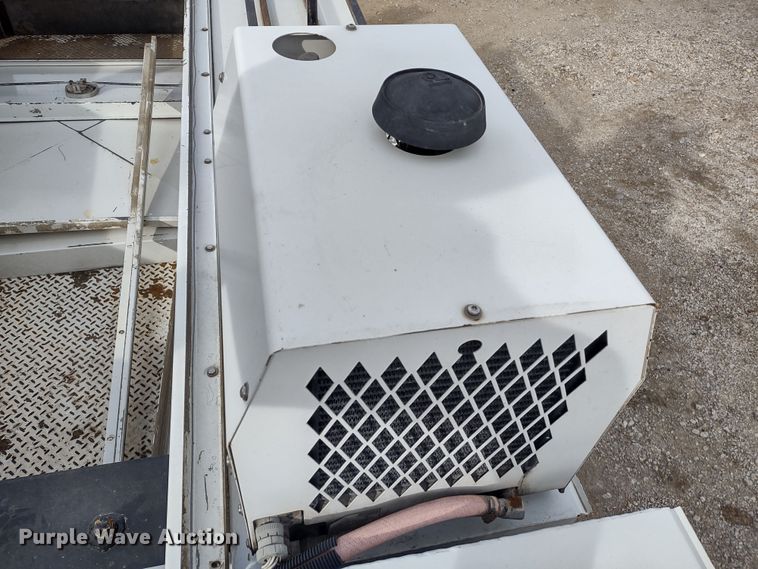 image for item DR8240 2006 Peterbilt 335 utility / service truck