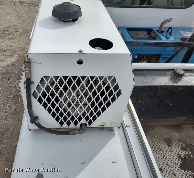 image for item DR8240 2006 Peterbilt 335 utility / service truck