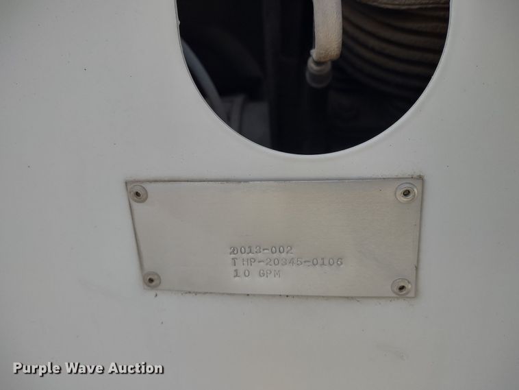 image for item DR8240 2006 Peterbilt 335 utility / service truck