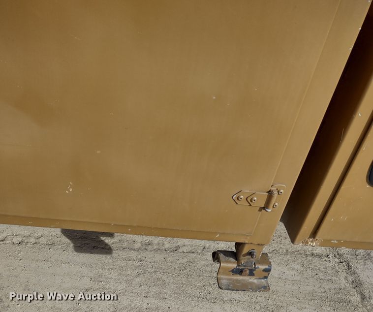 image for item DR8240 2006 Peterbilt 335 utility / service truck