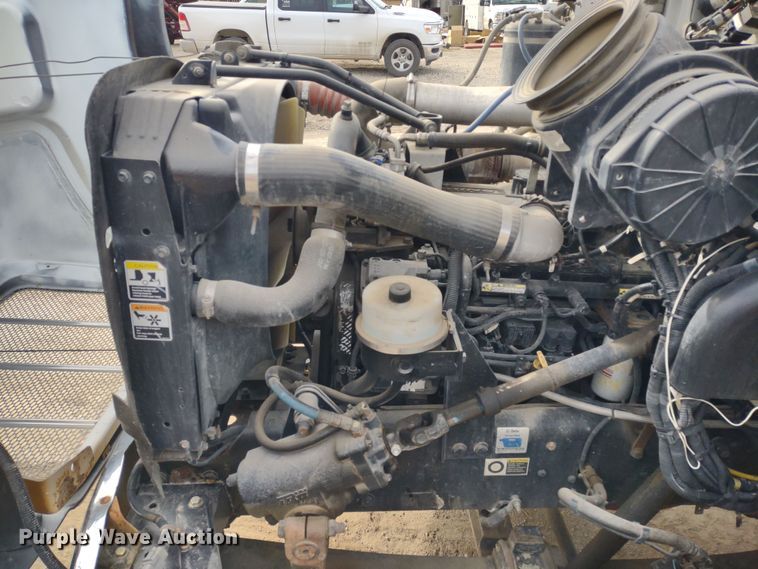 image for item DR8240 2006 Peterbilt 335 utility / service truck