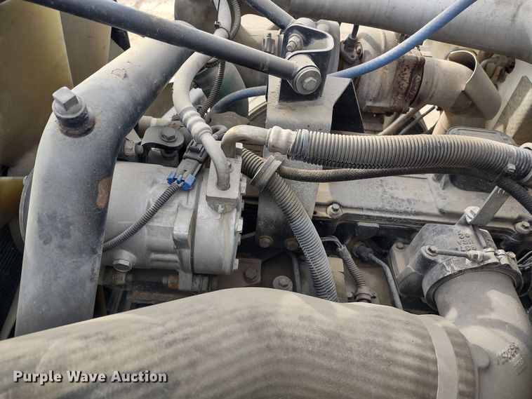 image for item DR8240 2006 Peterbilt 335 utility / service truck