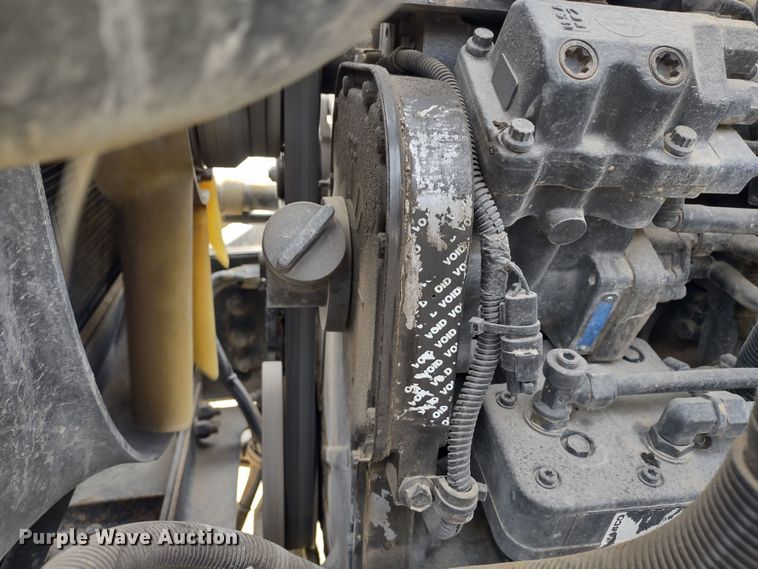 image for item DR8240 2006 Peterbilt 335 utility / service truck