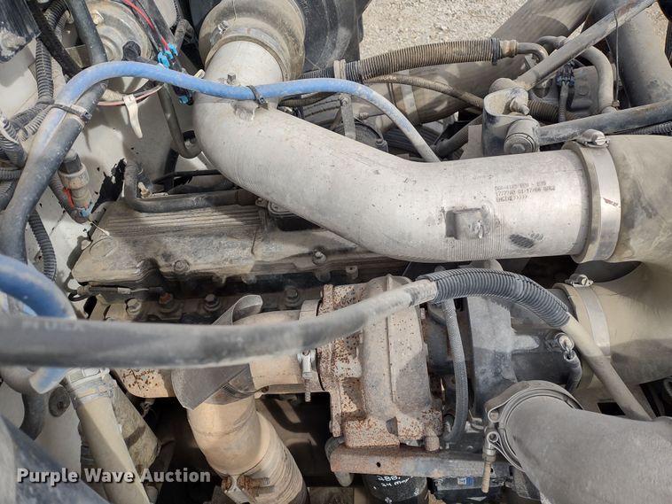 image for item DR8240 2006 Peterbilt 335 utility / service truck