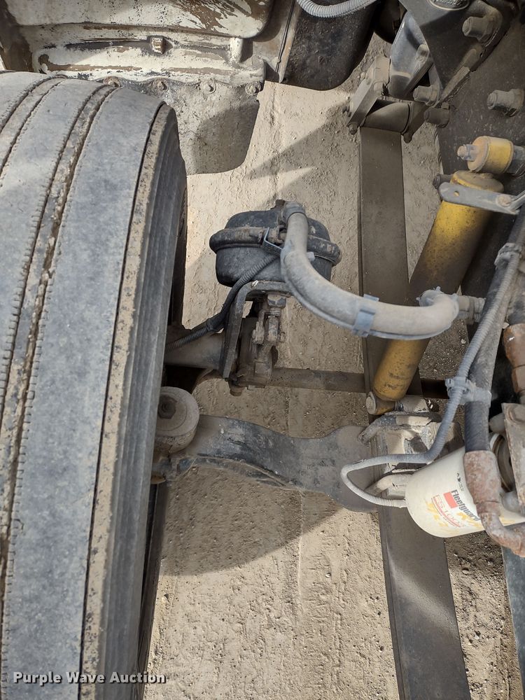 image for item DR8240 2006 Peterbilt 335 utility / service truck