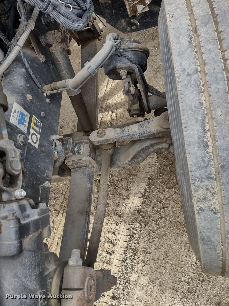 image for item DR8240 2006 Peterbilt 335 utility / service truck