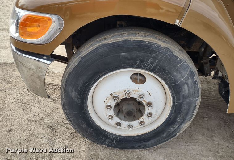 image for item DR8240 2006 Peterbilt 335 utility / service truck