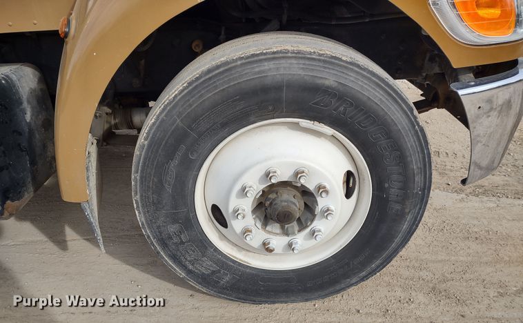 image for item DR8240 2006 Peterbilt 335 utility / service truck