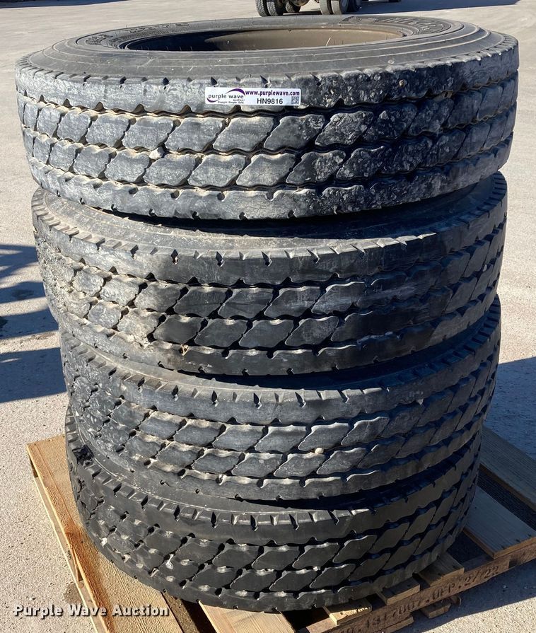 image for item HN9816 (4) Michelin XZY3 11R22.5 tires