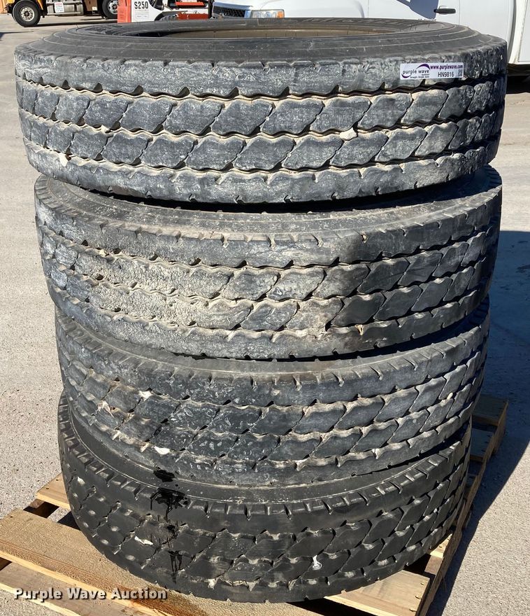 image for item HN9816 (4) Michelin XZY3 11R22.5 tires