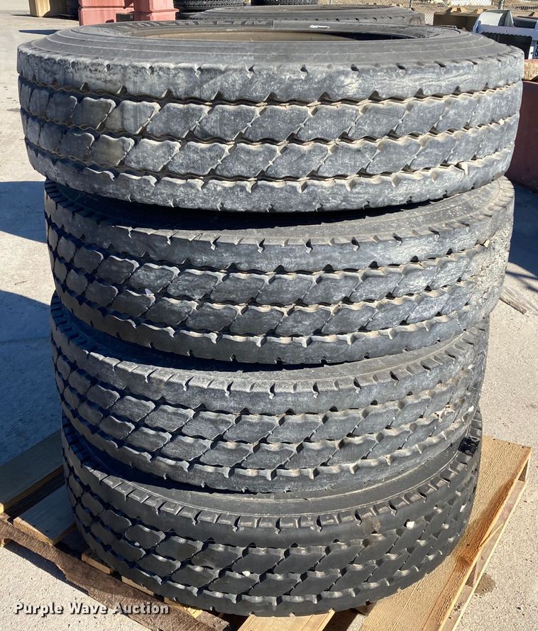 image for item HN9816 (4) Michelin XZY3 11R22.5 tires