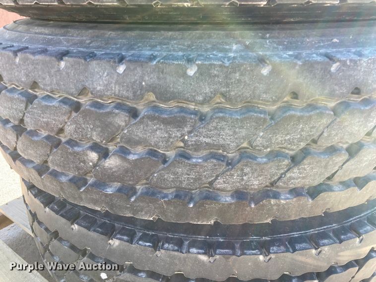 image for item HN9816 (4) Michelin XZY3 11R22.5 tires