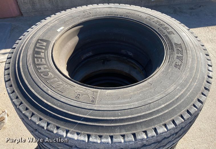 image for item HN9816 (4) Michelin XZY3 11R22.5 tires