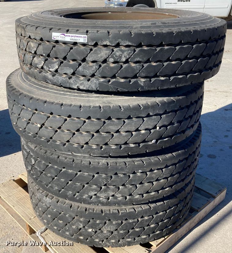 image for item HN9817 (4) Michelin XZY3 11R22.5 tires